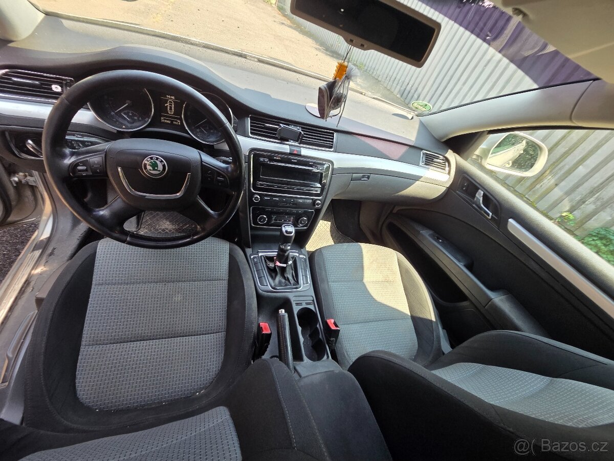 ŠKODA SUPERB 2010 - 13