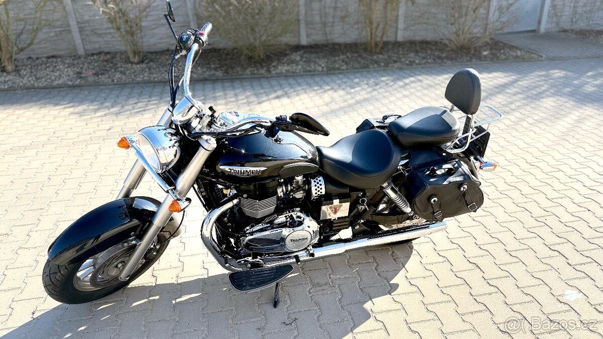 TRIUMPH AMERICA 865 ccm - 13