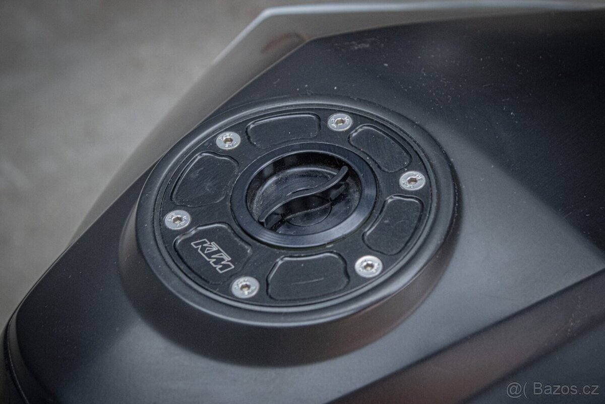 KTM 990 Super Duke R - 13