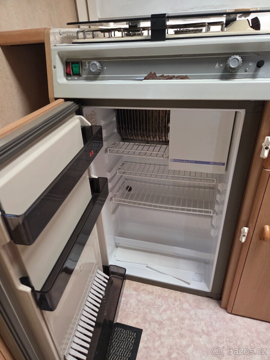 Prodám karavan Adria, velmi pěkný - 13