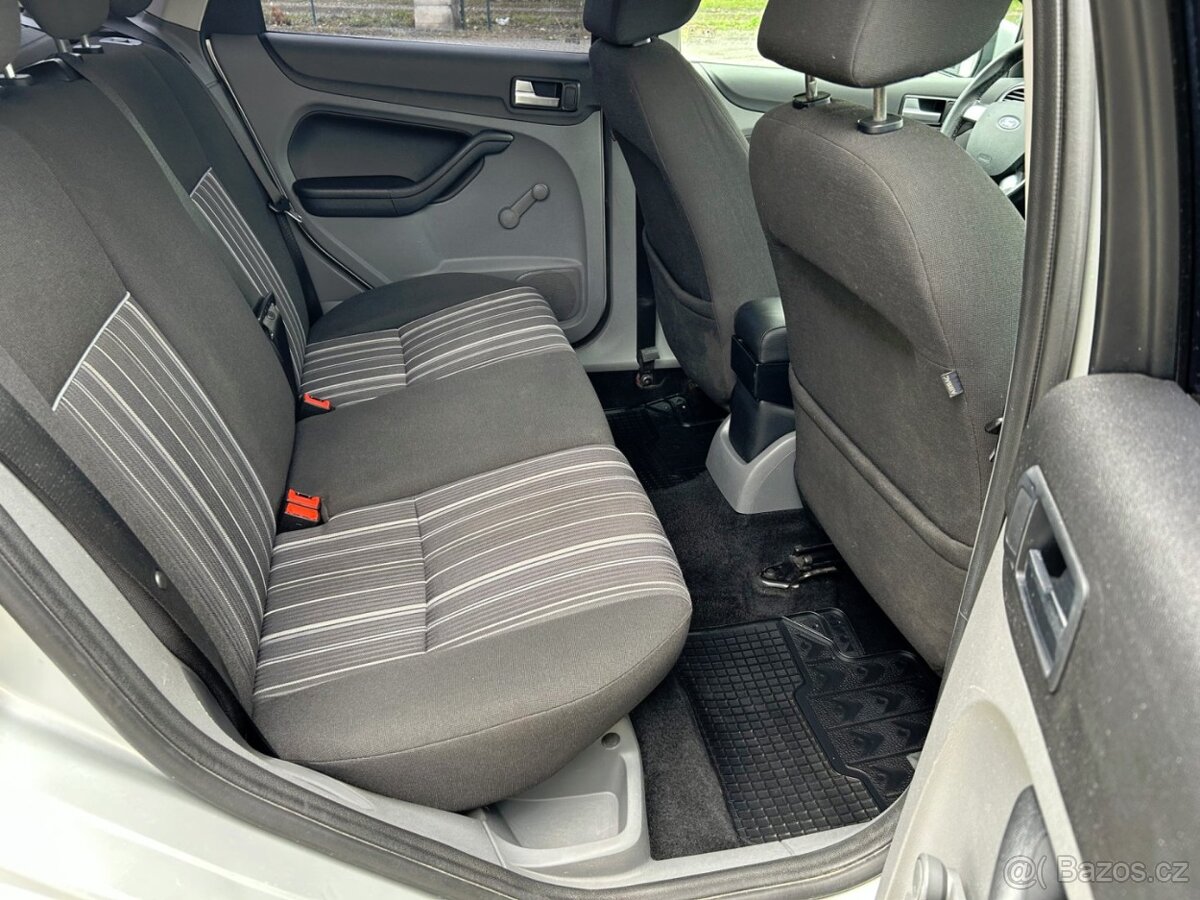 Ford Focus 1.6 16V-2xSADA KOL - 13