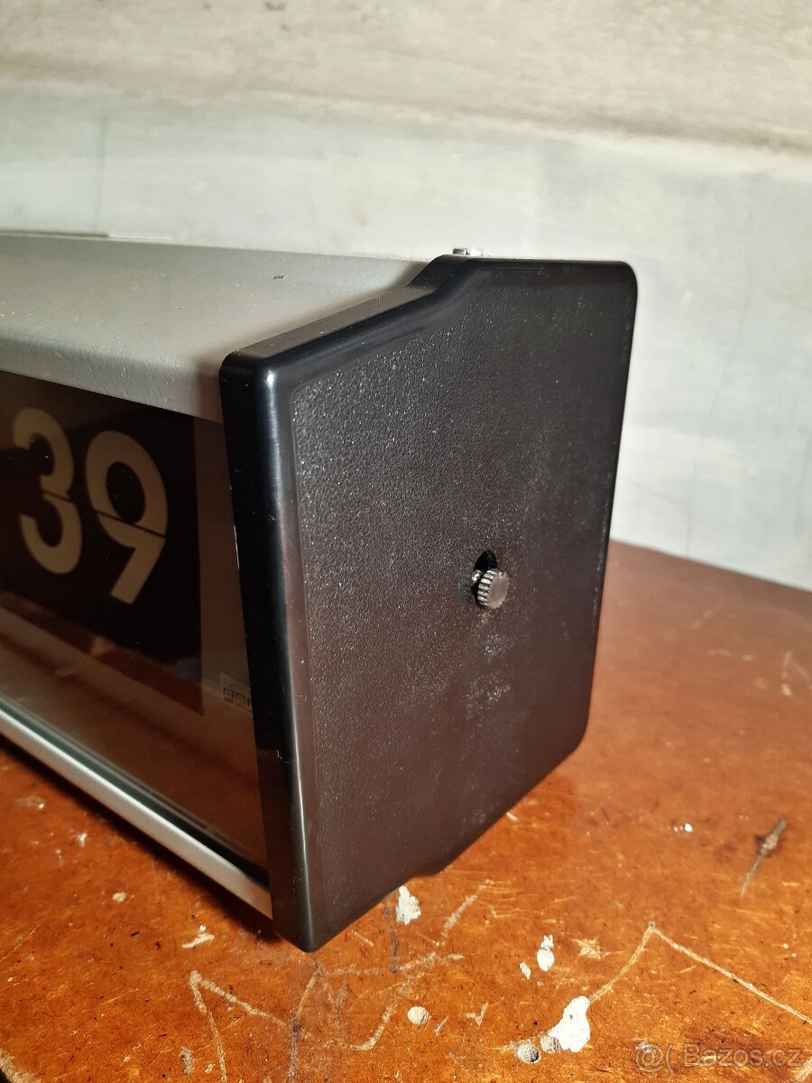 Funkční překlápěcí hodiny Pragotron IPJ0612 z roku 1985 - 13