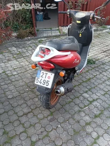 Dva skútry , Yuki rallye moto zeta - 13