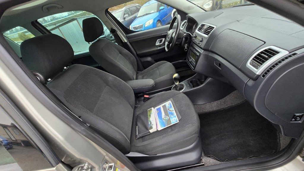 ŠKODA ROOMSTER 1.4 16V YOUNG - 13