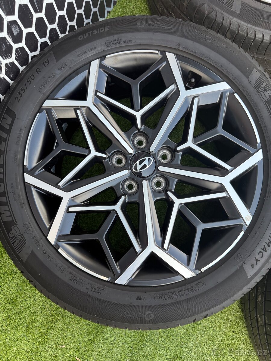Hyundai Tucson N-Line originální letní sada Michelin 235/50 - 13