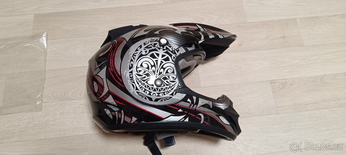 2x Helma Cyber s kšiltem NEPOUŽITÁ - 13