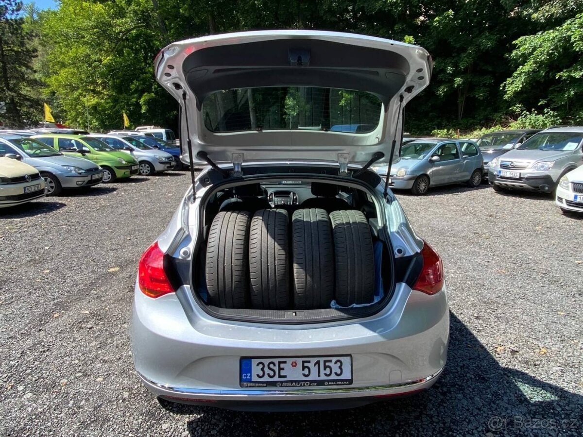 Opel Astra J 1.4i 74kW 1.majitel 78tkm 2015 STK 5/27 - 13