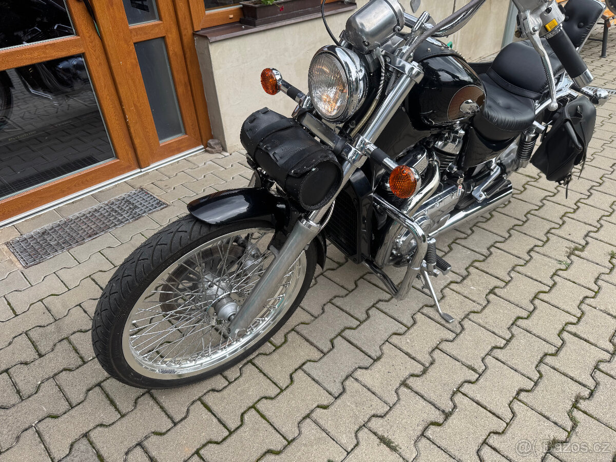 Suzuki VS 800 Intruder - 13