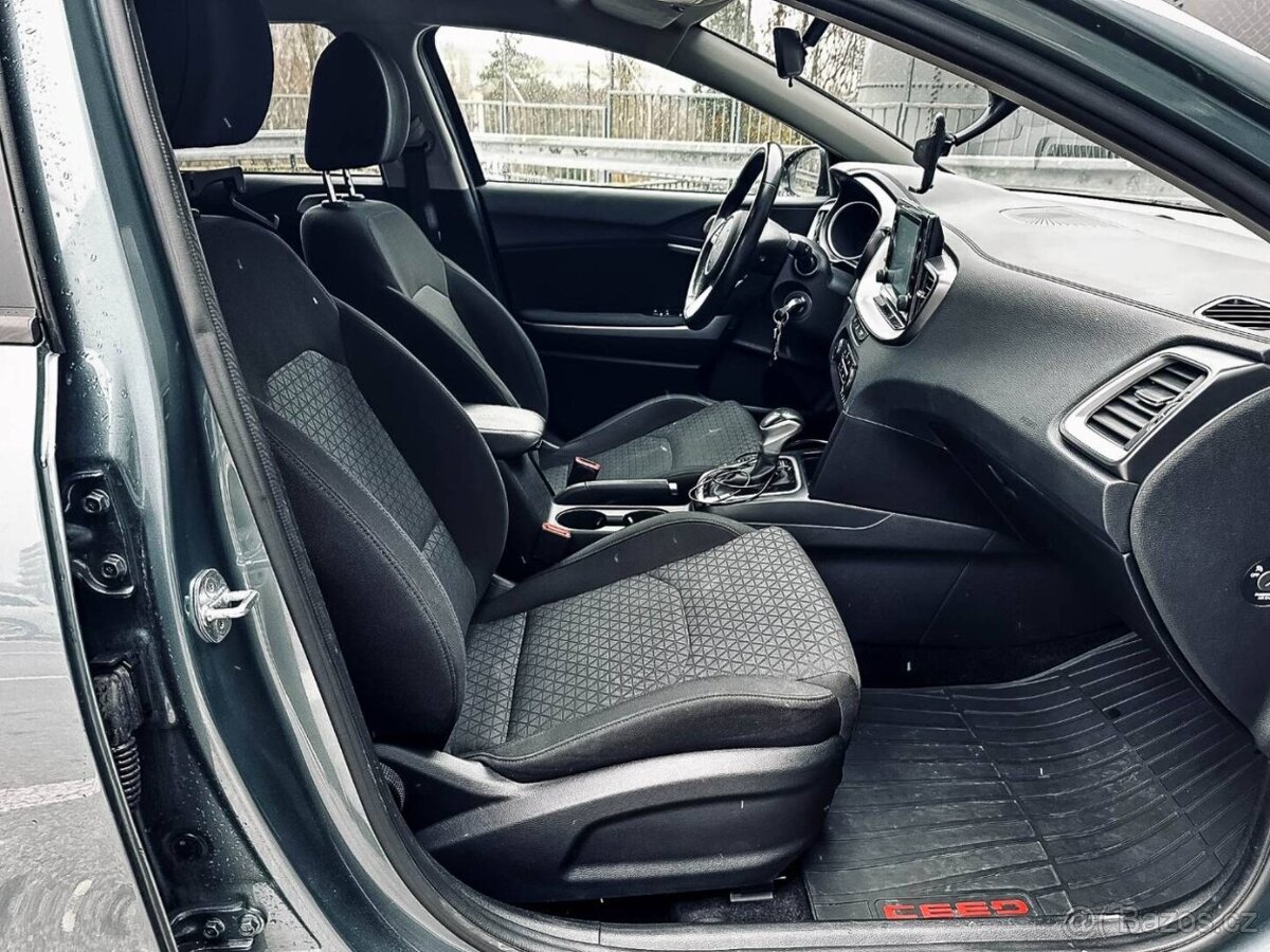 Kia Ceed SW 1.5 T-GDi Silver A/T - 13
