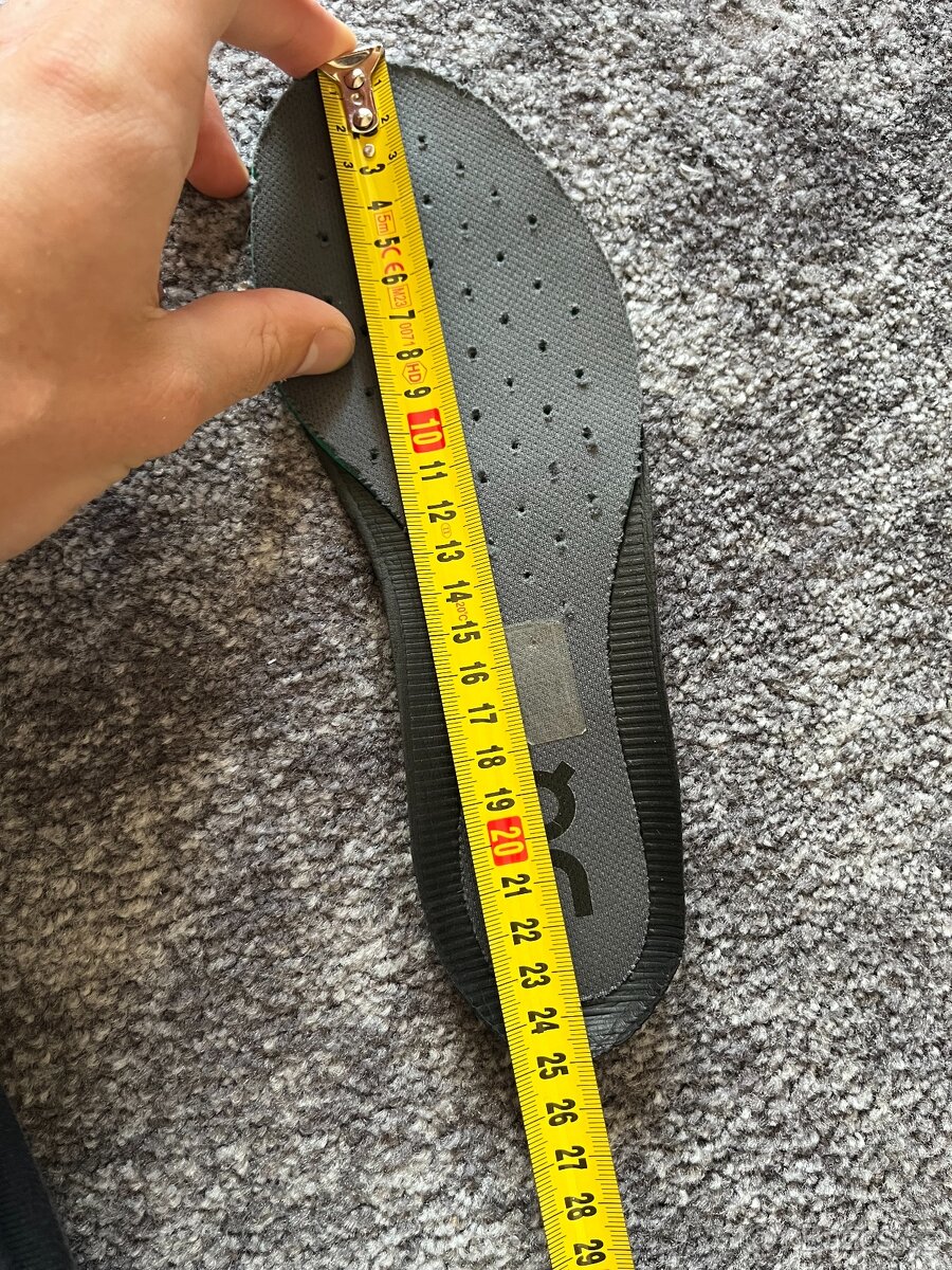 On Runnnig, model Cloud, velikost 38,5 černobílé - 13