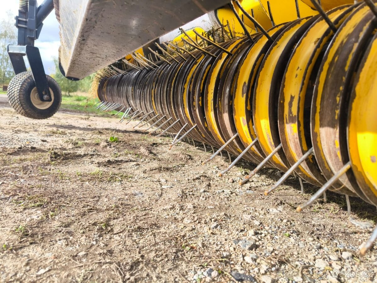 Sklízecí řezačka New Holland FR850 - 13