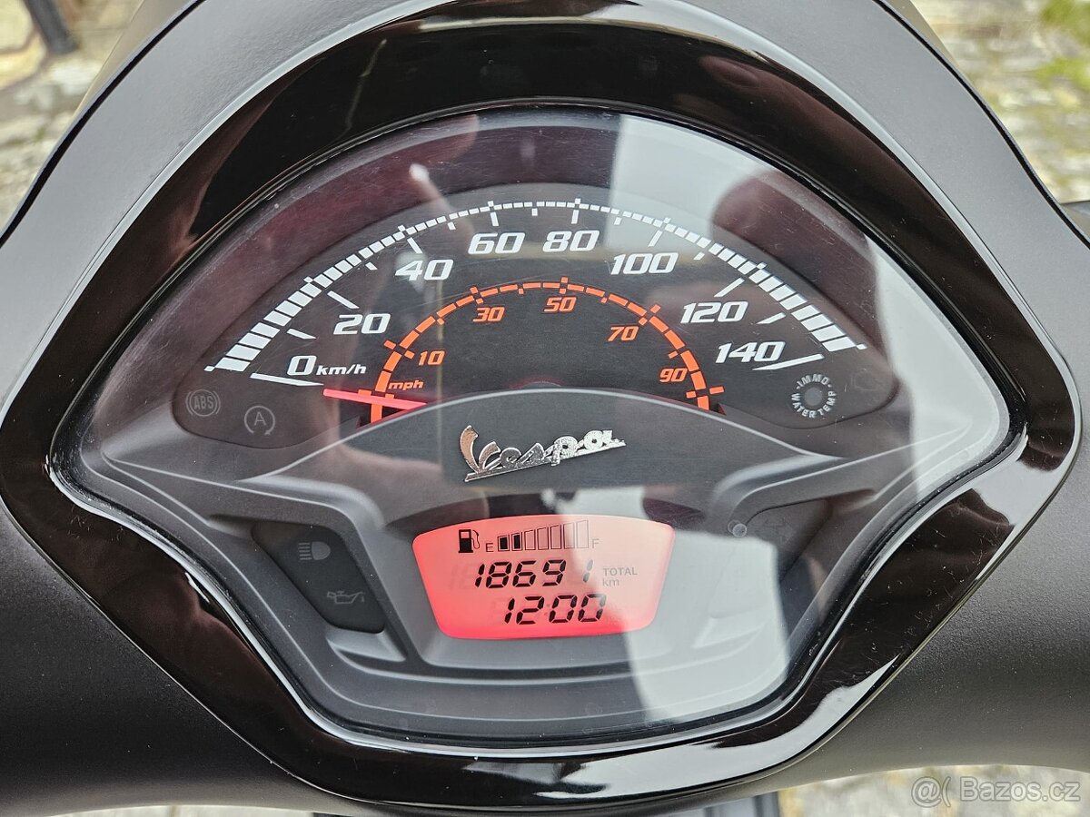 Piaggio Vespa GTS Super Notte 125ccm, 2/2021, i-get - 13