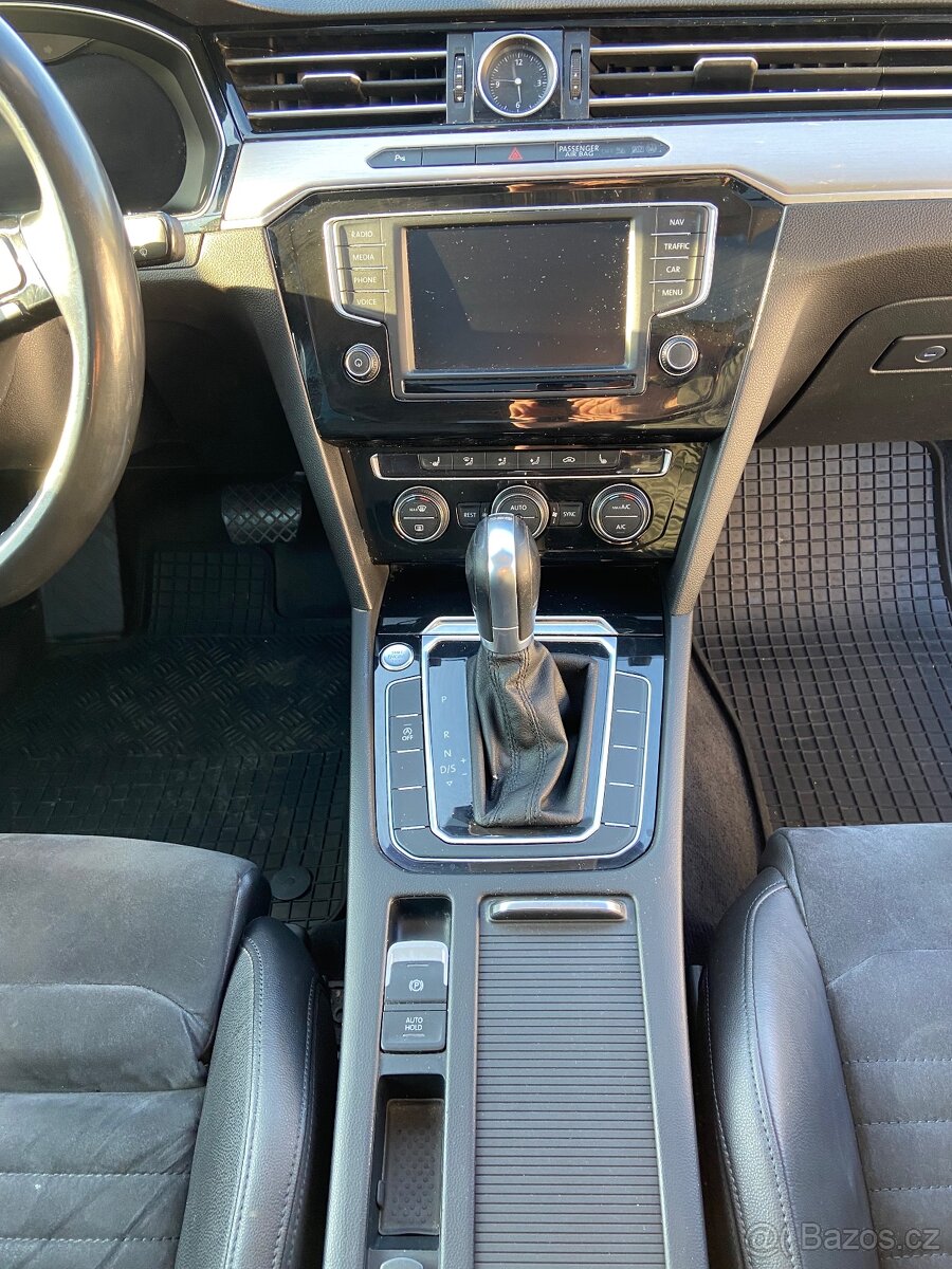 VW PASSAT VARIANT 2.0 TDi R-Line DSG 2017 - 13