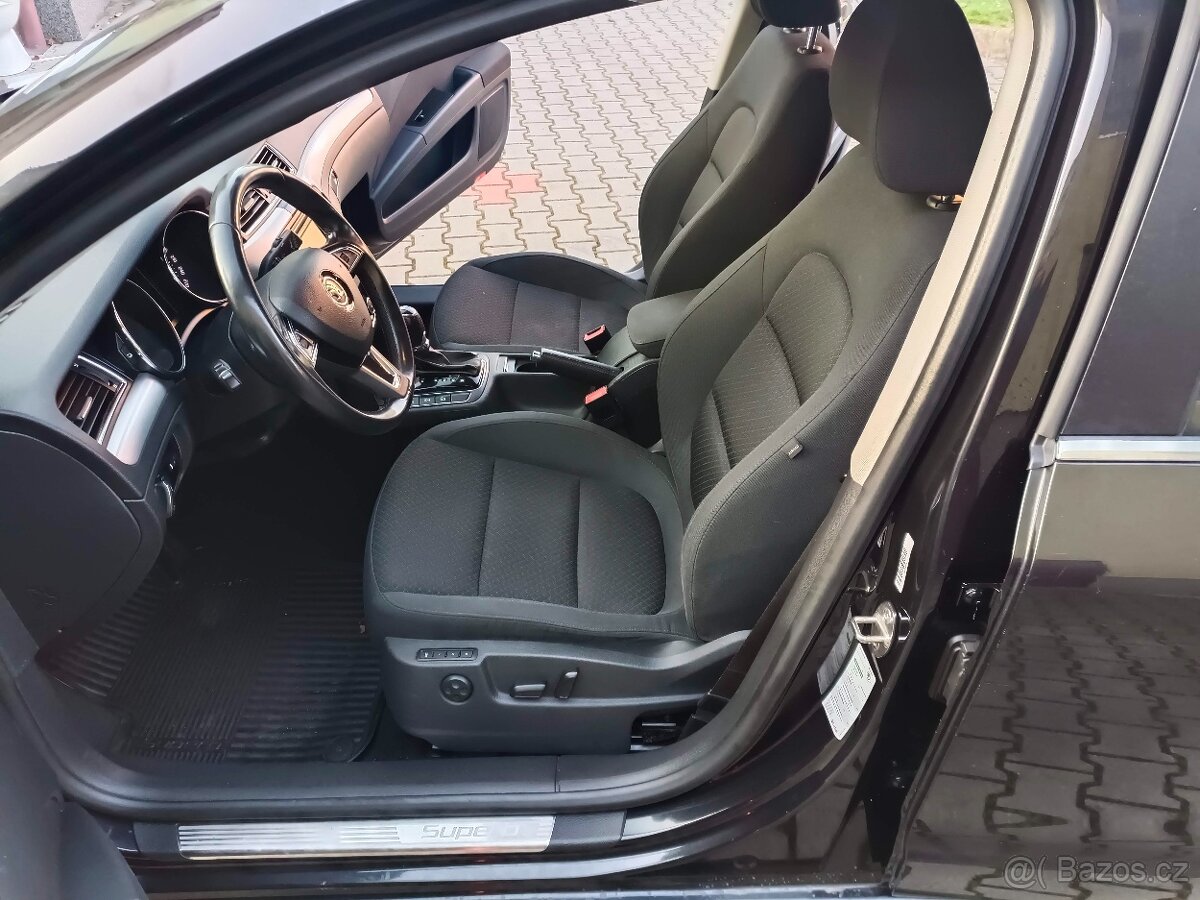 Superb 2.0 Tdi 103 kW DSG combi Elegance - 13