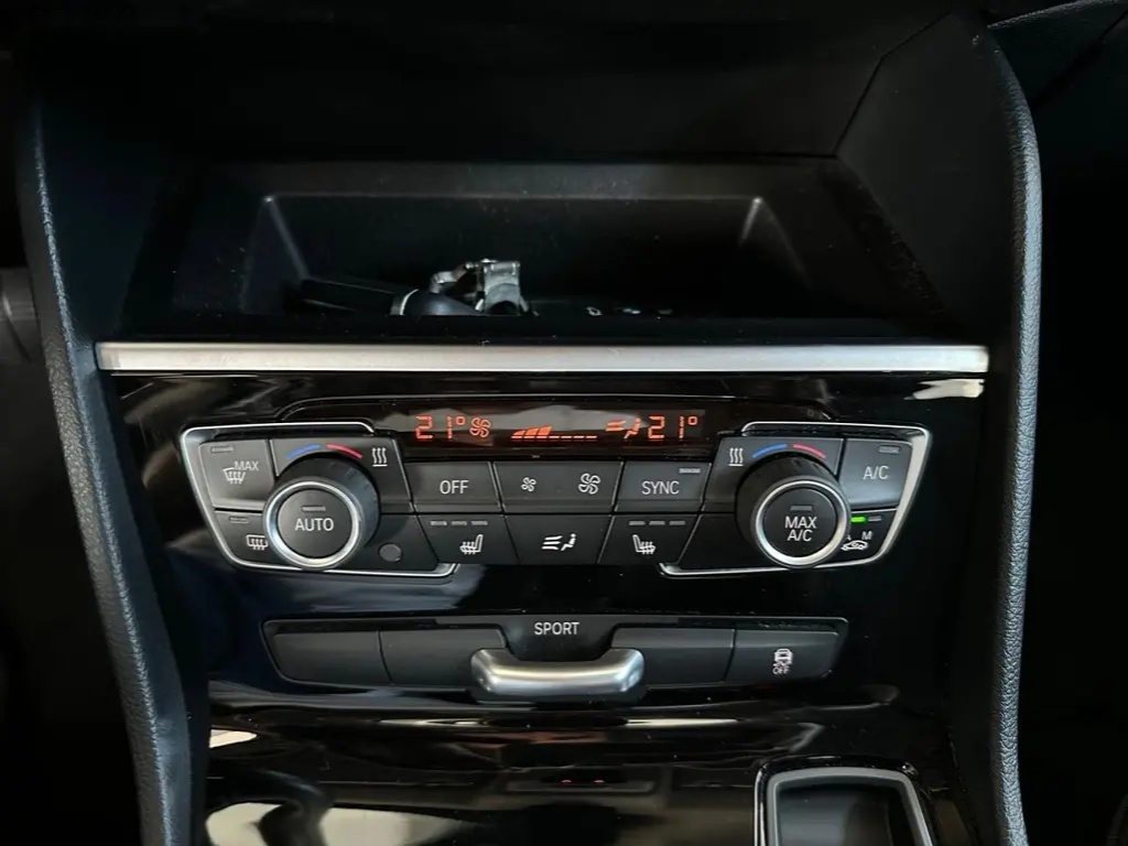 BMW Řada 2, 218i Active Tourer - CZ - - 13