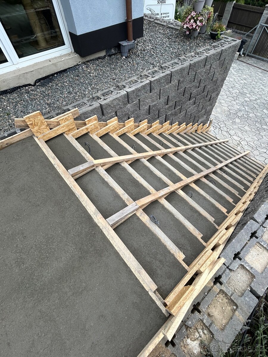 Bednění betonových schodů: - 13