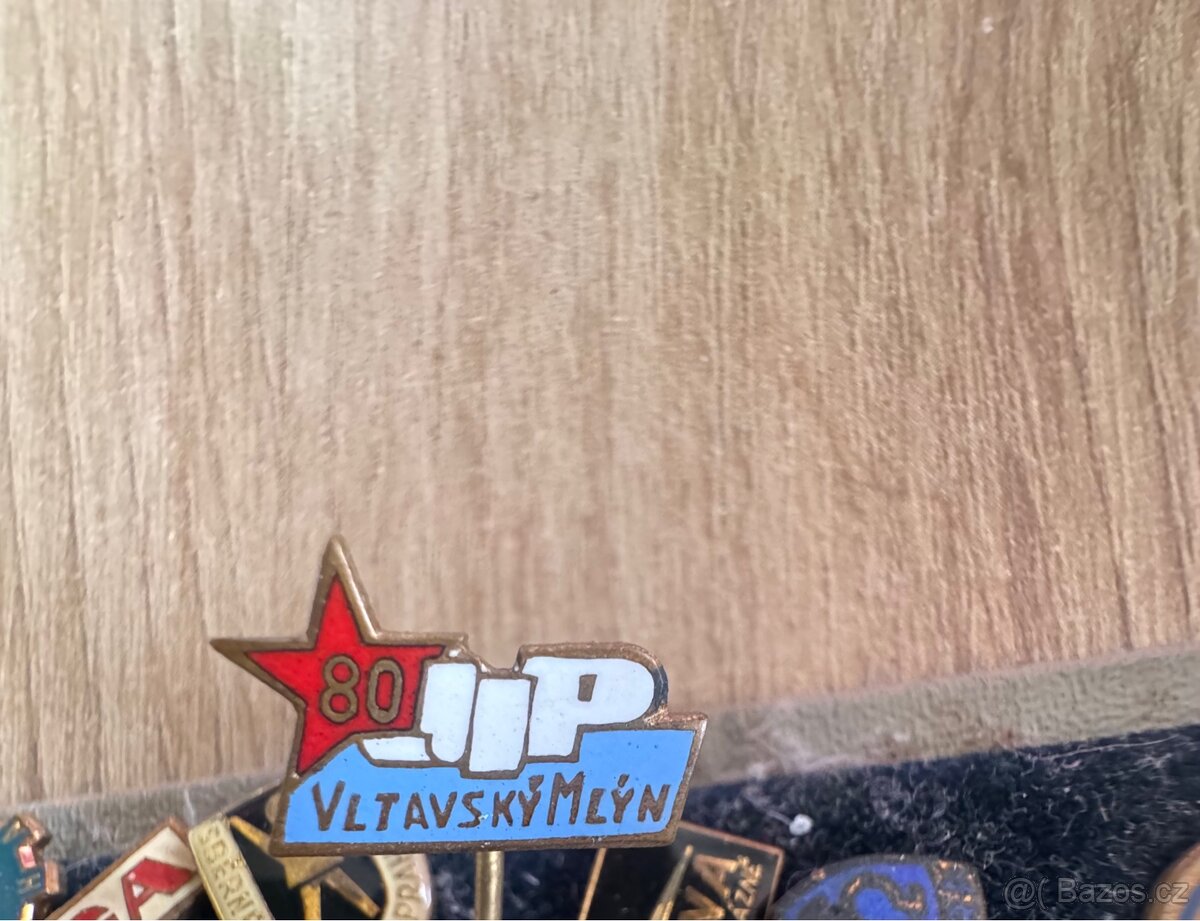 Různé staré odznaky - 13