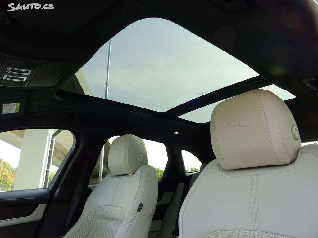 Jaguar F-Pace BLACK, D200 AWD R-Dynamic Panorama - 13