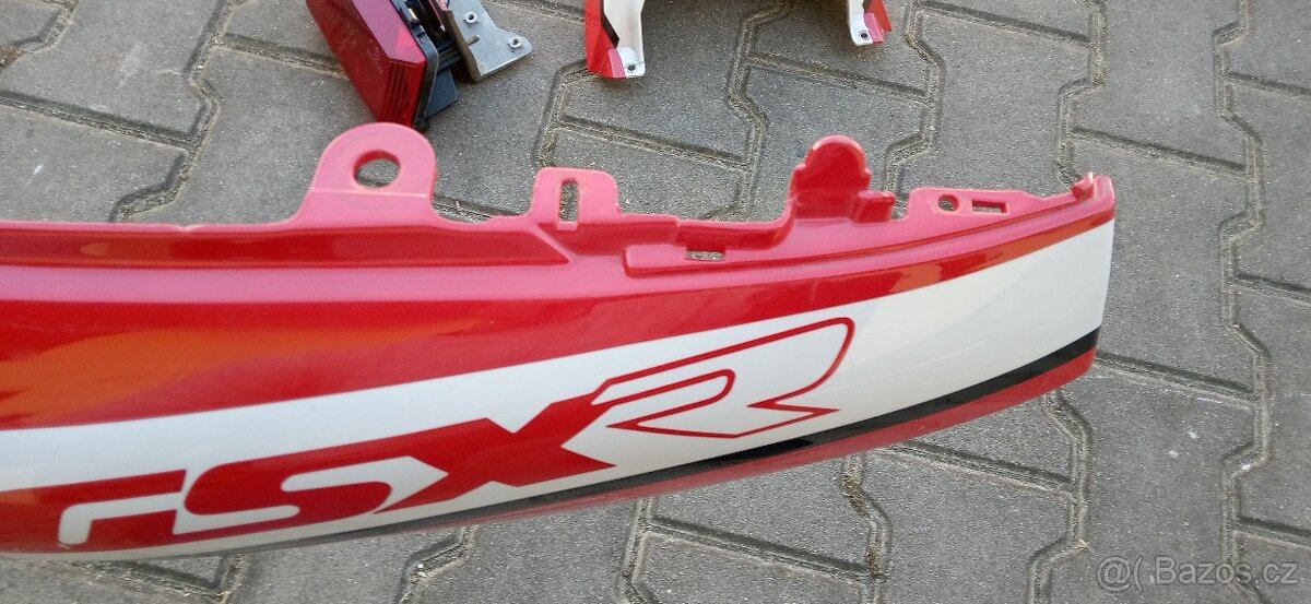 Suzuki GSX-R 750 - 13