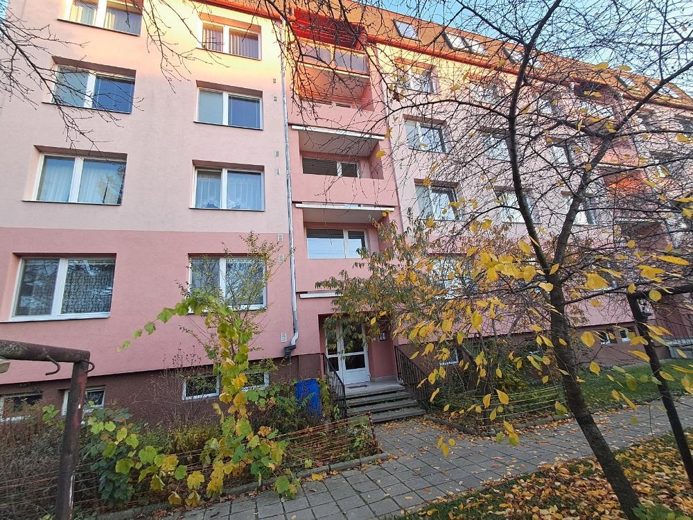 prodej panelového bytu OV 3+1 v centru obce - 13