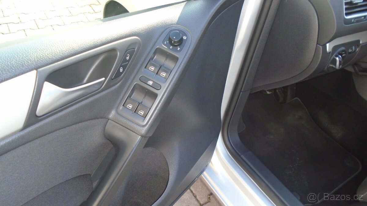 Volkswagen Golf, VI Team 1,6 TDI serviska Top 147 tkm. - 13