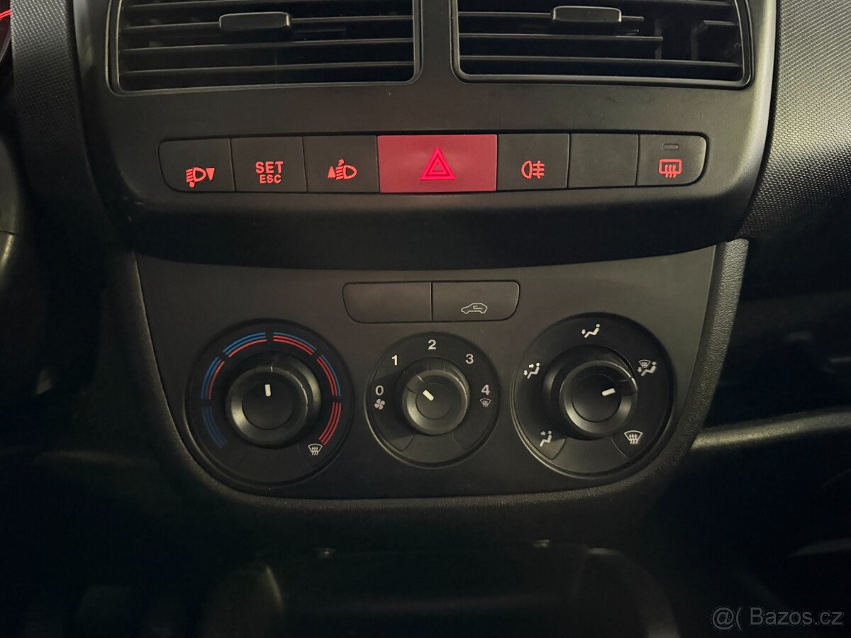 Opel Combo 1,4 70kW,SERVISKA,2.MAJITEL - 13