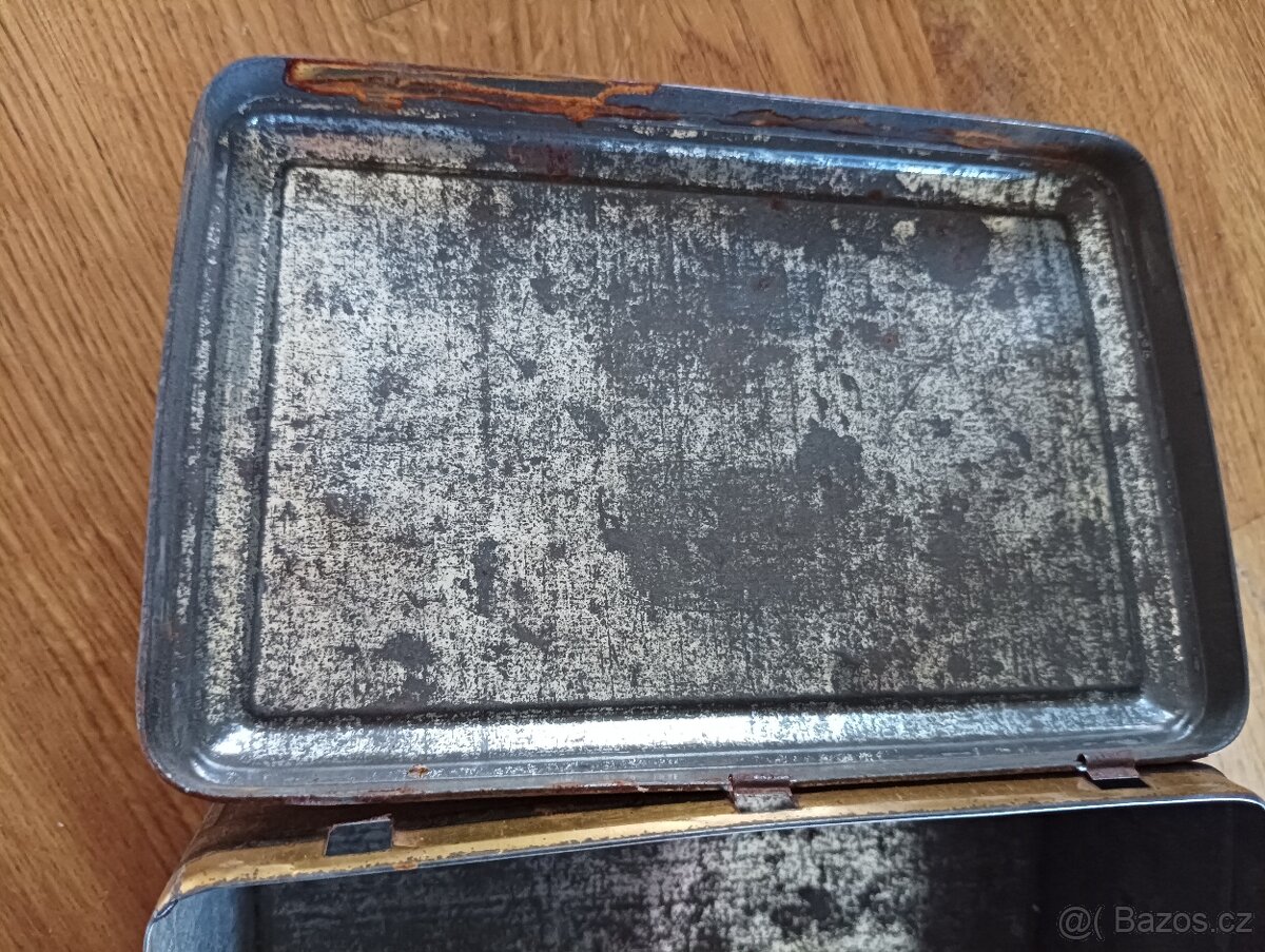 PLECHOVÁ KRABIČKA - 13