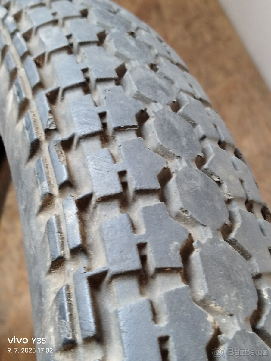 Jawa a ČZ - Baťa a Barum 19" - 13