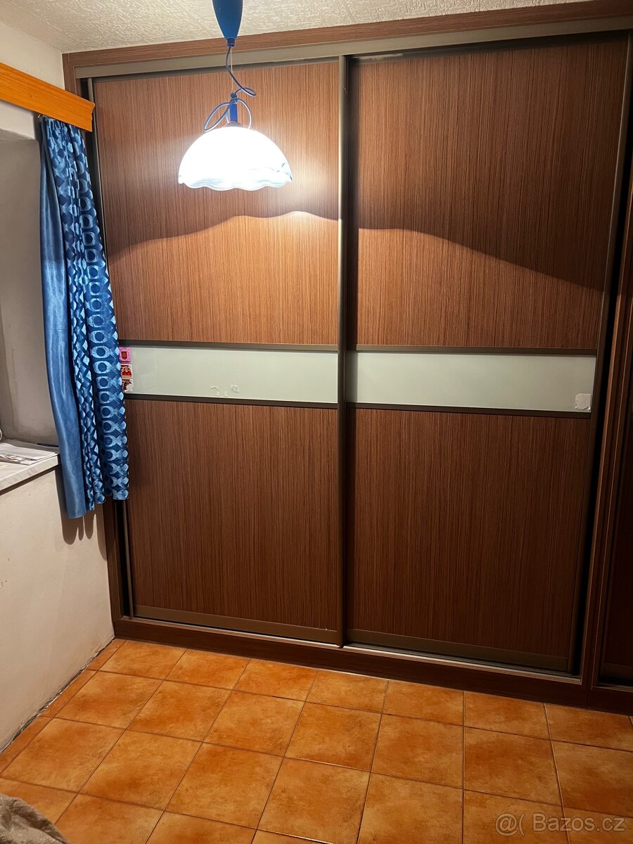 Šatní skříň - 13