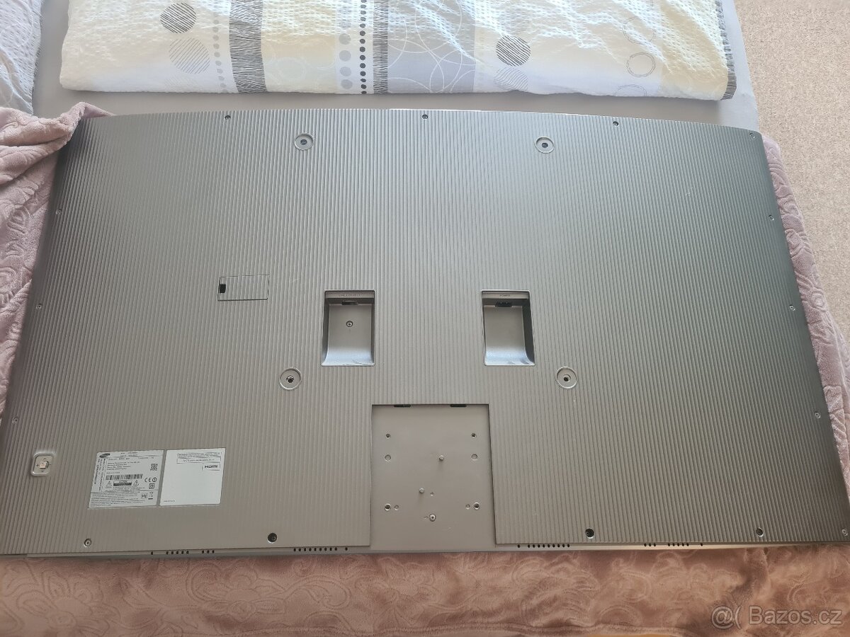 Samsung 55" 4K - Prohnutá SMART TV s 3D - 13