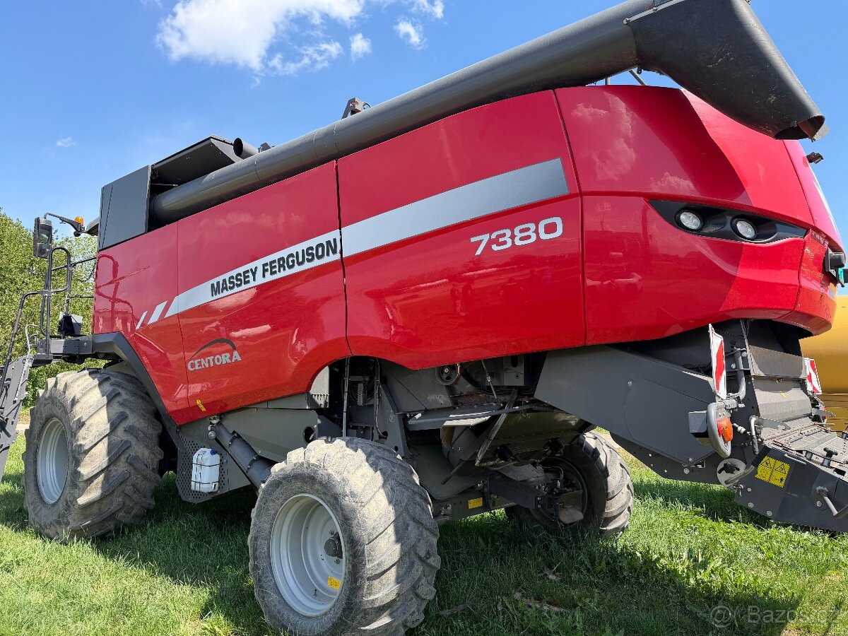Mlátička kombajn Massey Ferguson Centora 7380 - 13
