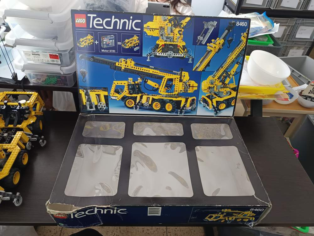 LEGO Technic 8460 Pneumatic Crane Truck +návod+box - 13