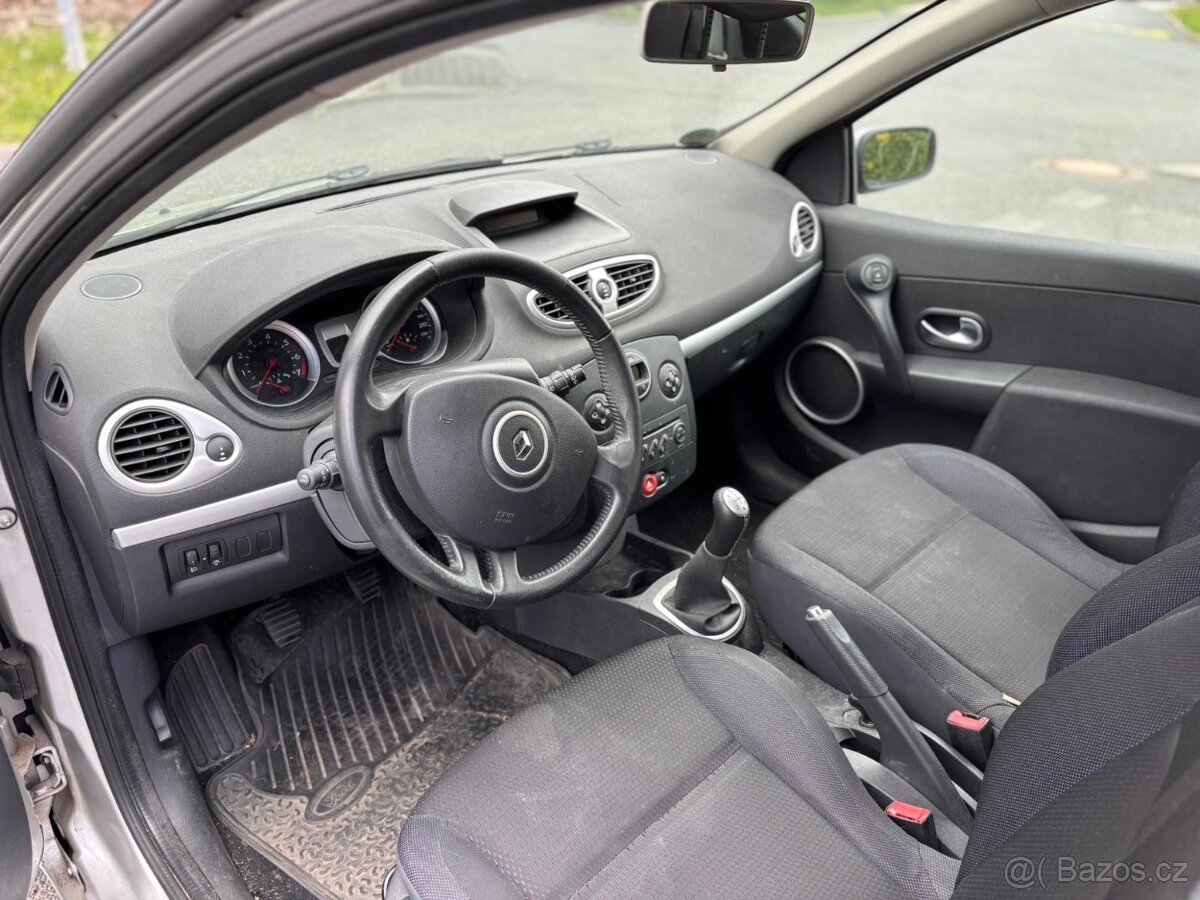 Renault Clio III 1.6 16V 62 kW - 13