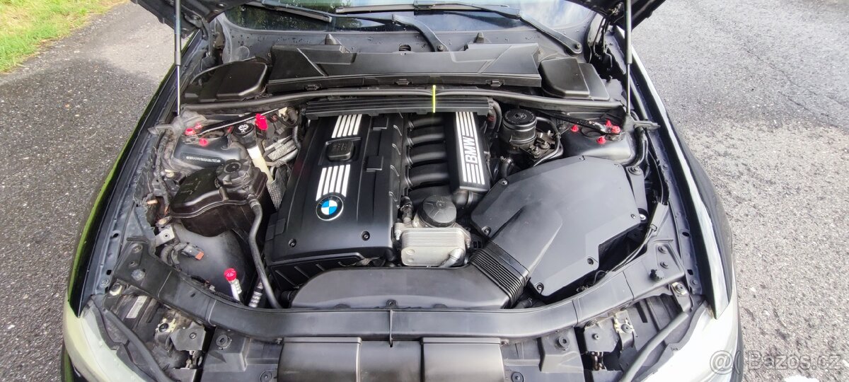 BMW e91 330i top výbava - 13