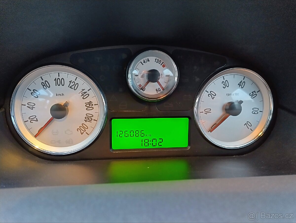 Lancia Ypsilon 1.4 70 KW Versus 1 z 500ks - 13