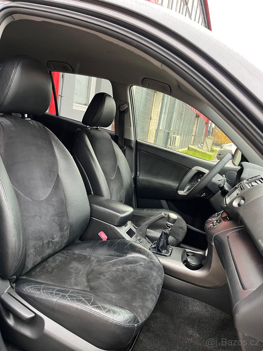 Toyota Rav4 D-4D 4x4 = Uzávierka, Top Stav, Bez korozie = - 13