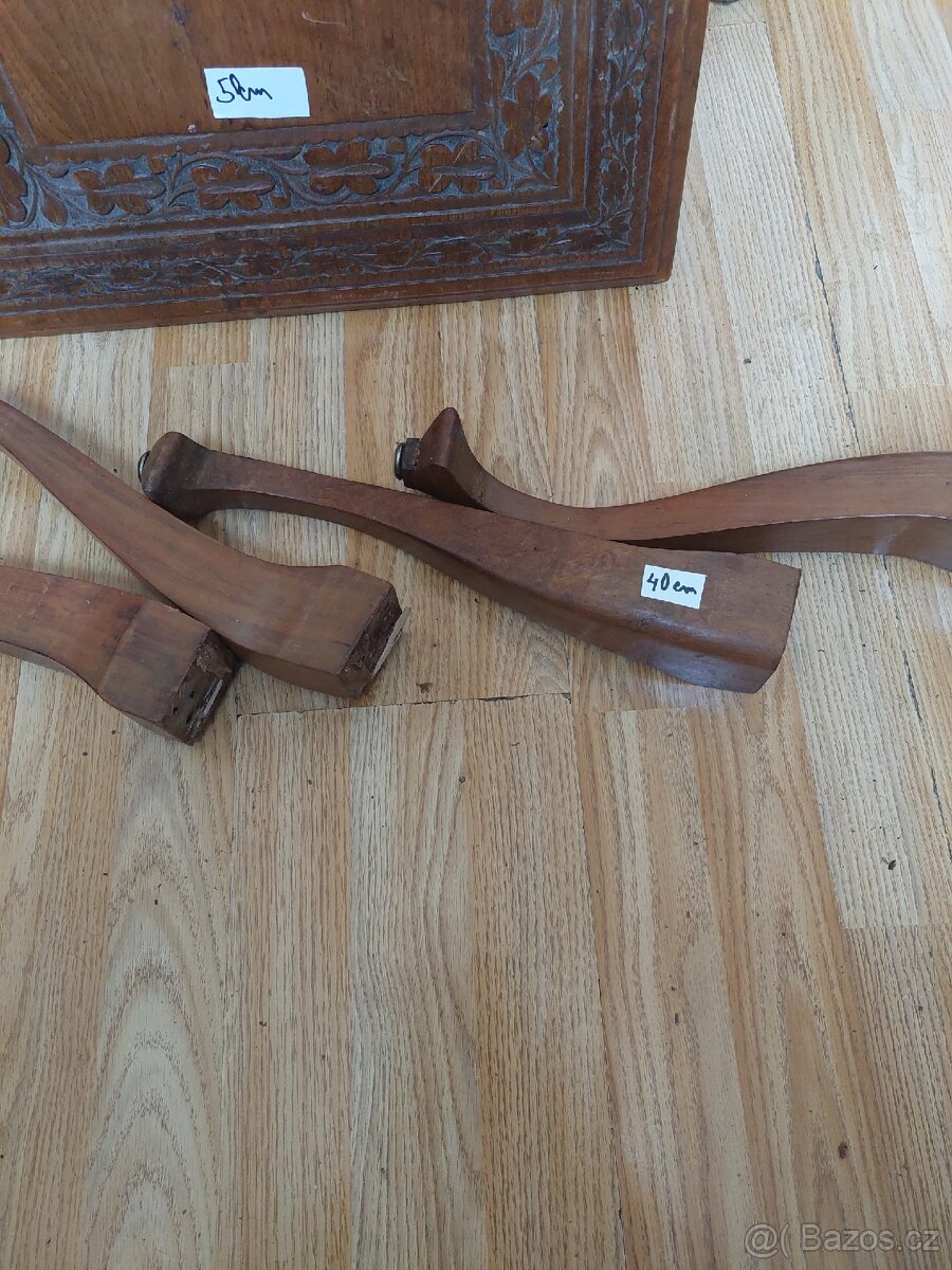 Ručně vyřezavany stolek - 13