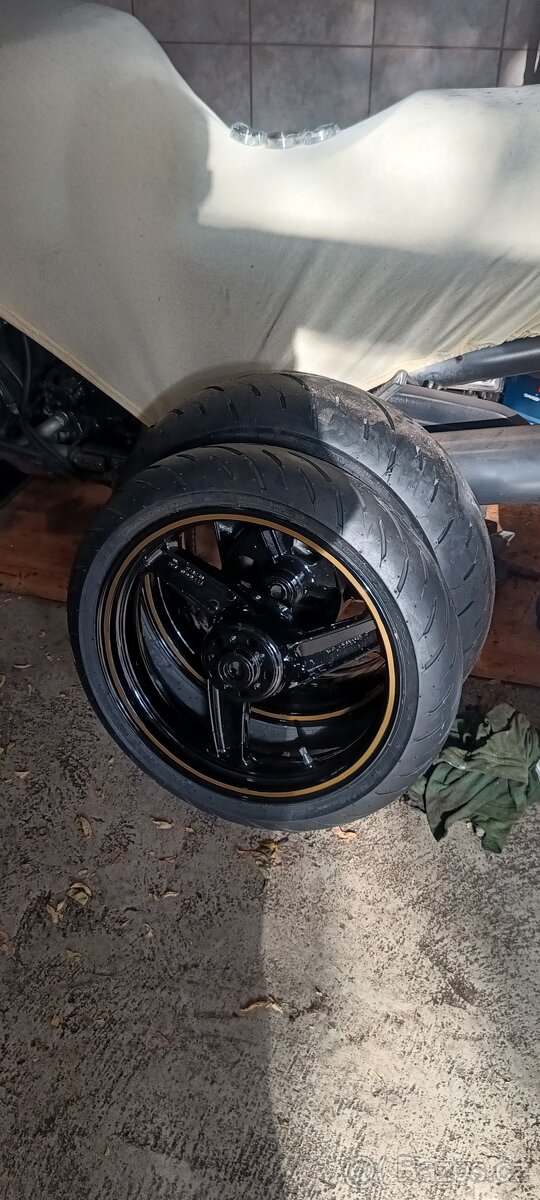 Kawasaki ZZR 1100 - 13