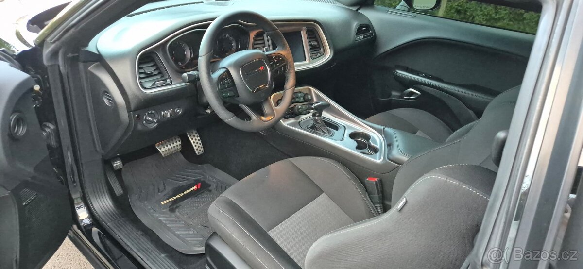 DODGE CHALLENGER 5,7 HEMI 2019 33000 km - 13