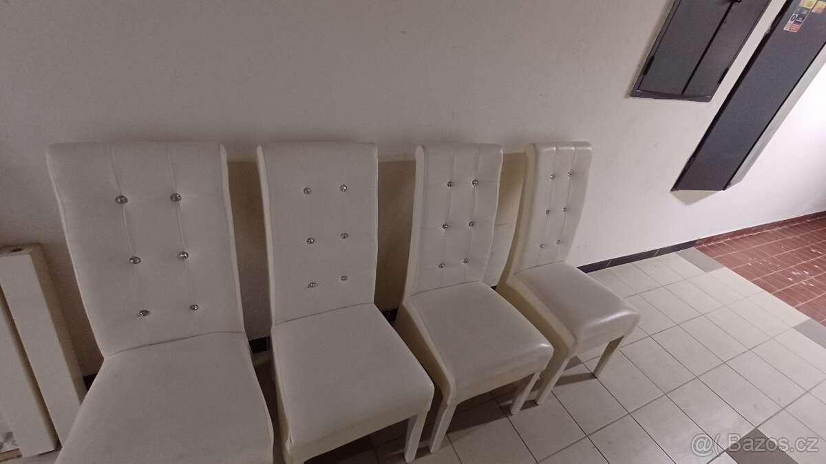 skleněný stul ze židlemi - 13