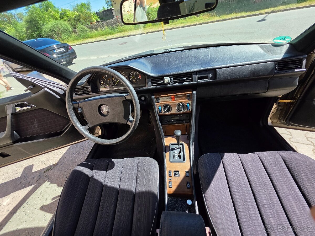 Mercedes benz w124 coupe - 13