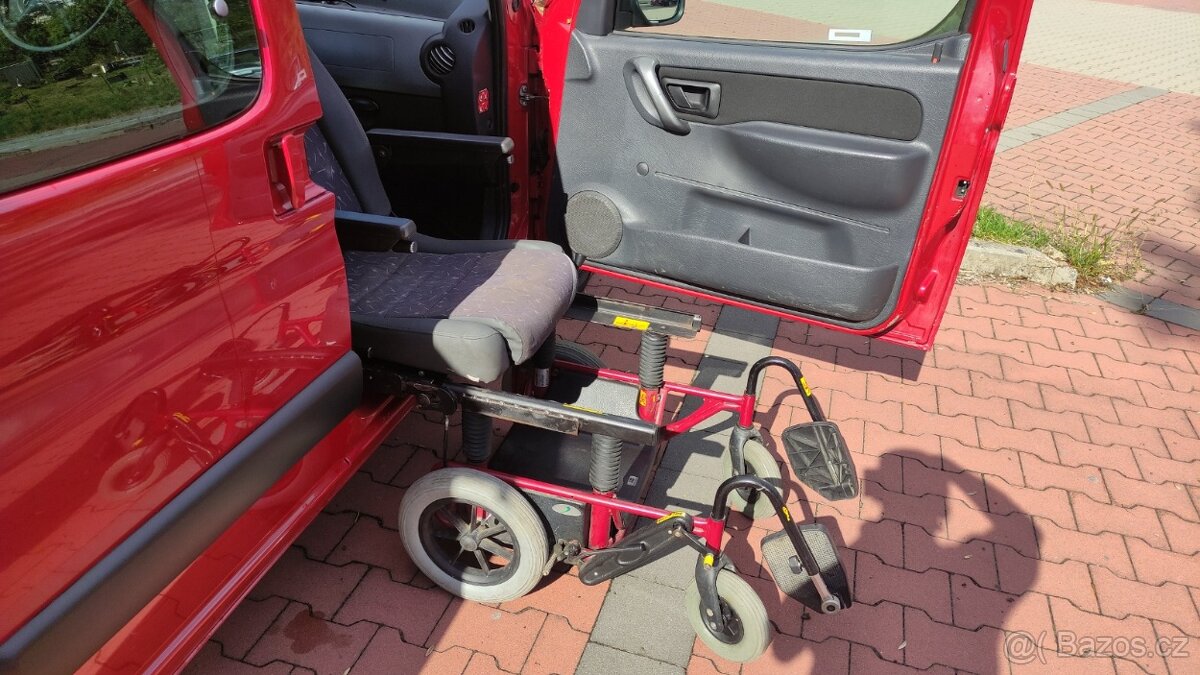 Citroen Berlingo s úpravou pro invalidy - 13