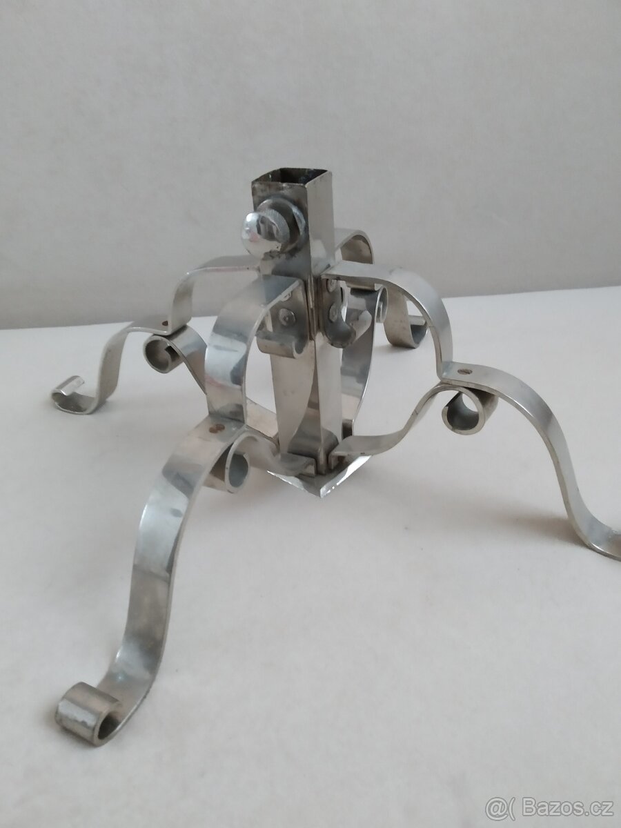 Starý kovový stojan - 13