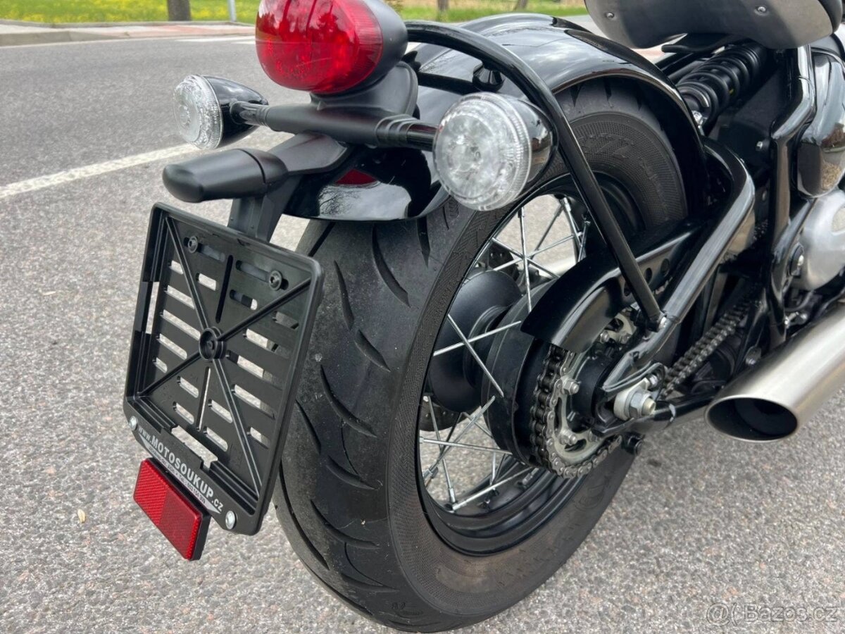 Triumph Bonneville Bobber - 13
