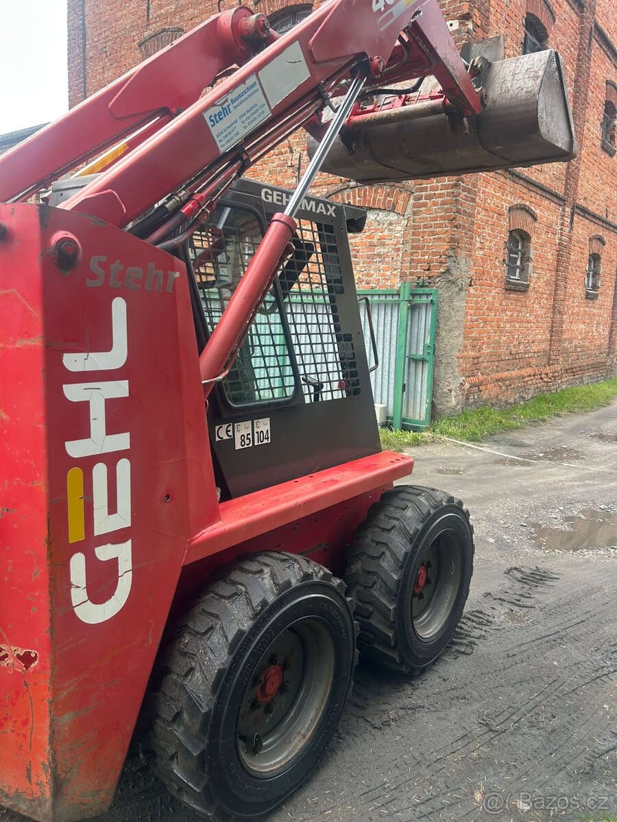 Smykový nakladač Gehl Max 4625 DX - 13