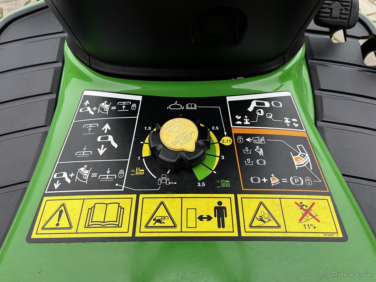 zahradní traktor John Deere X300R - 13