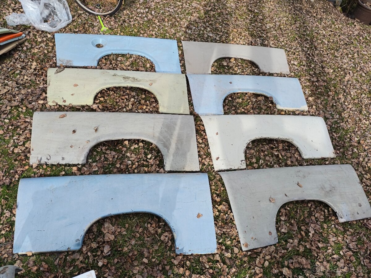 Přední část Trabanta a mnoho bakelitů - 13