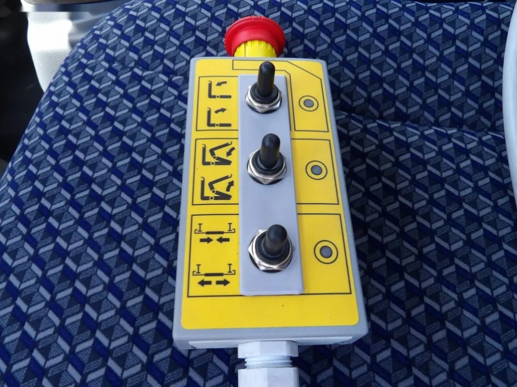 Isuzu, M27 3,0L, hákový nosič kontejn - 13