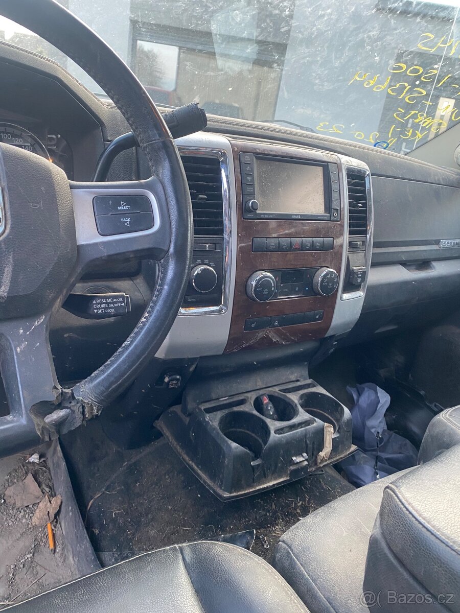 Dodge RAM 5.7 4x4 Laramie - 13