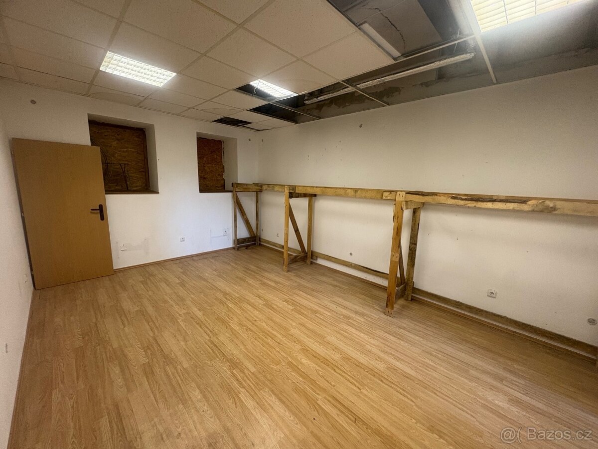 Pronájem skladovacích a kancelářských prostor - 13